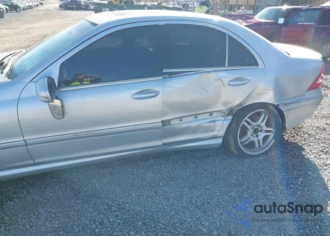 2006 Mercedes-Benz C 55 Amg z USA, uszkodzony, nr VIN WDBRF76J36F750544